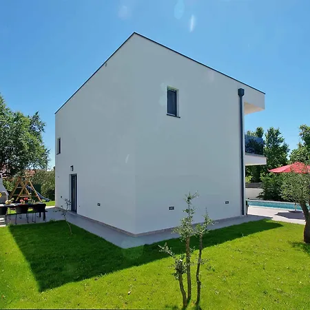 Villa With Pool In Sisan-istrien 44483