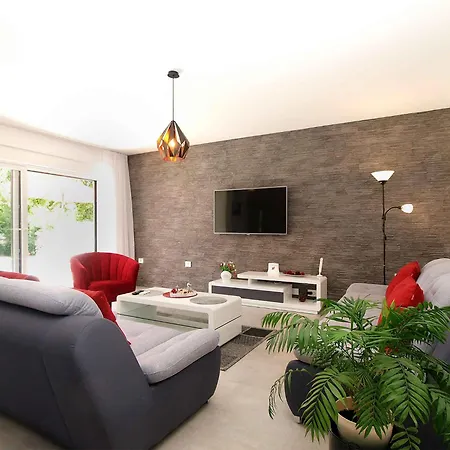 Villa With Pool In Sisan-istrien 44483