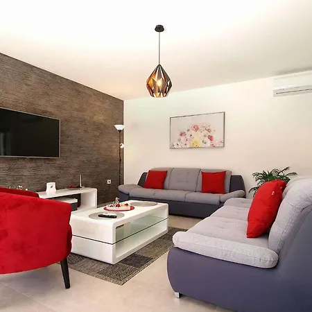 Villa With Pool In Sisan-istrien 44483