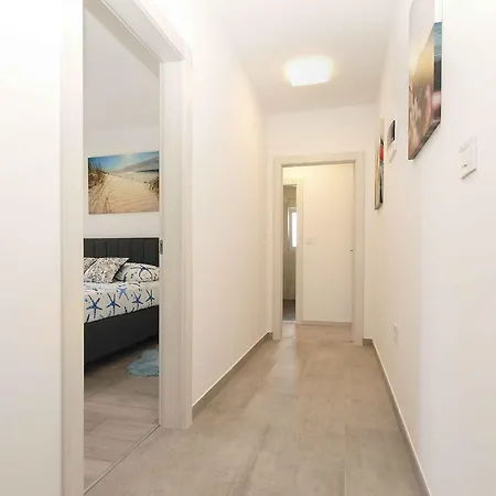 With Pool In Sisan-istrien 44483 Villa *