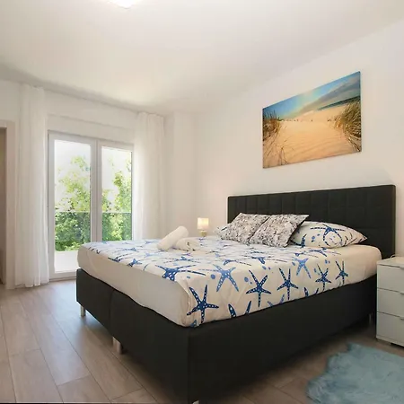 Villa With Pool In Sisan-istrien 44483