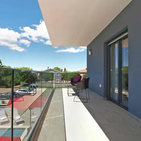 With Pool In Sisan-istrien 44483 Šišan