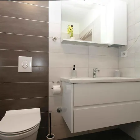 With Pool In Sisan-istrien 44483 Villa *